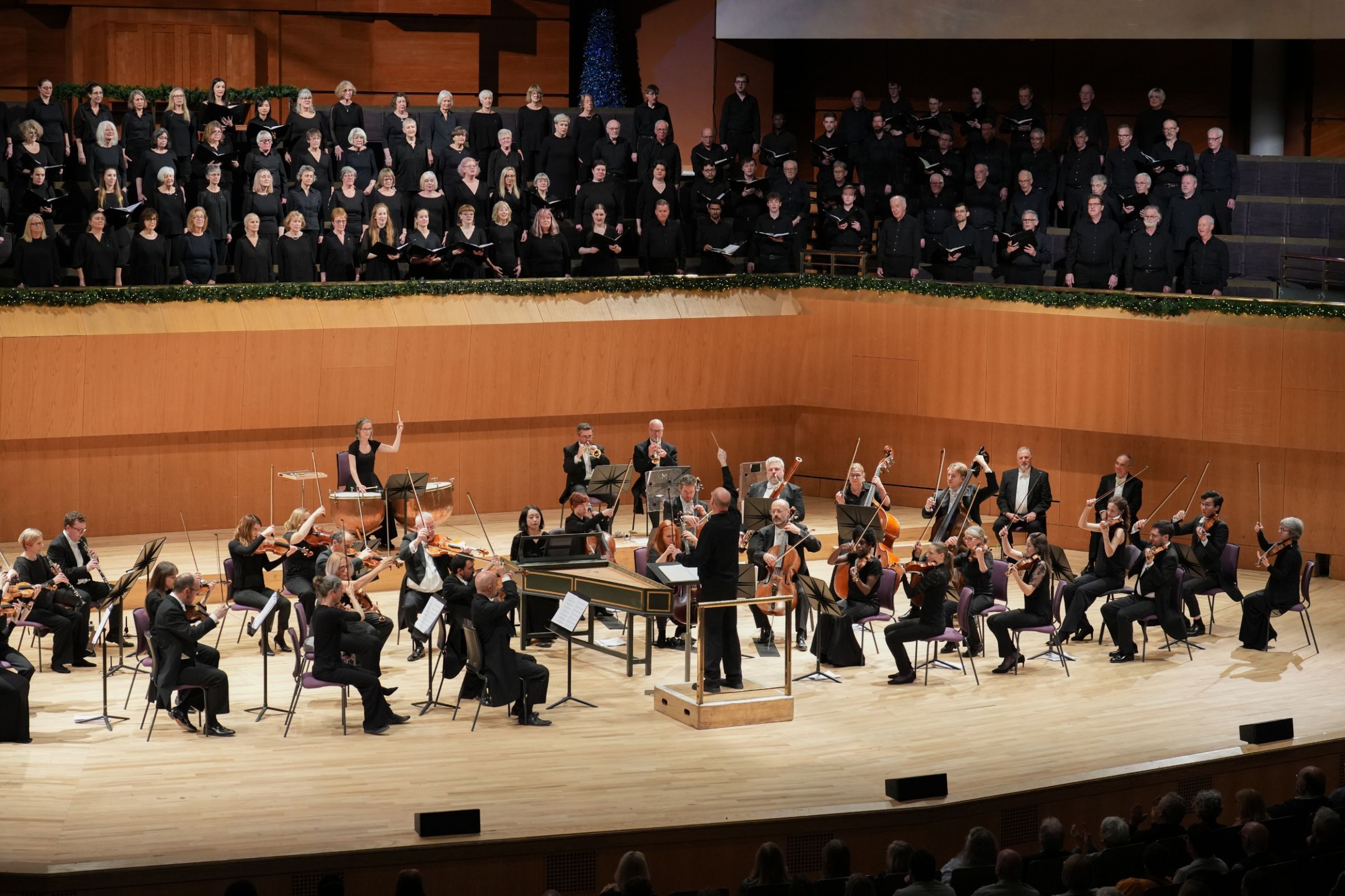 Stephen Layton conducts the Hallé Choir and the Hallé &copy; Bill Lam, The Hallé