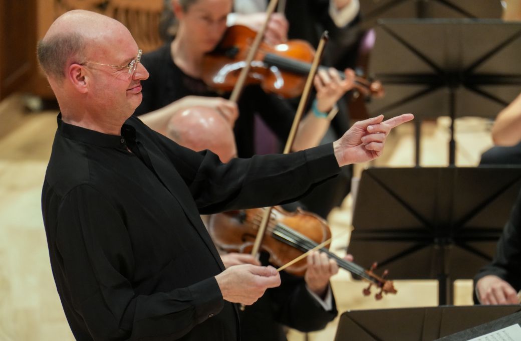 Stephen Layton &copy; Bill Lam, The Hall&eacute;