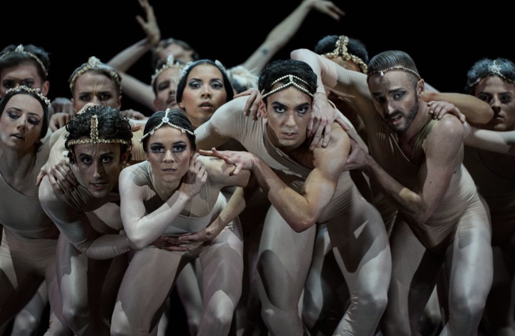 Staatsballett Berlin in Sharon Eyal's <i>2 Chapters Love</i> &copy; Carlos Quezada
