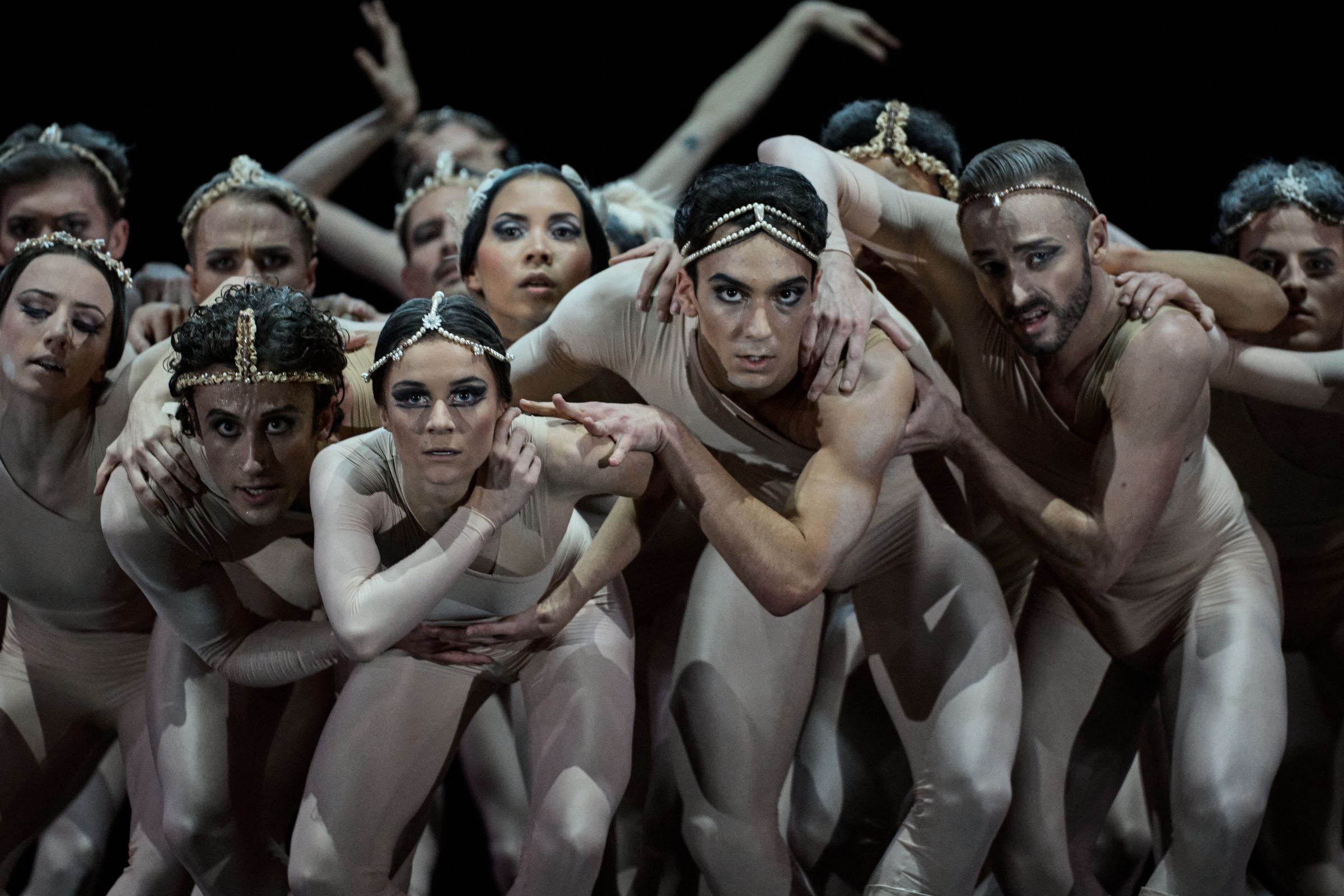 Staatsballett Berlin in Sharon Eyal's <i>2 Chapters Love</i> &copy; Carlos Quezada