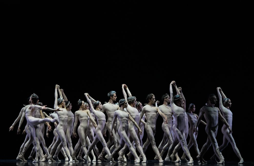 Staatsballett Berlin in Sharon Eyal's <i>2 Chapters Love</i> &copy; Carlos Quezada