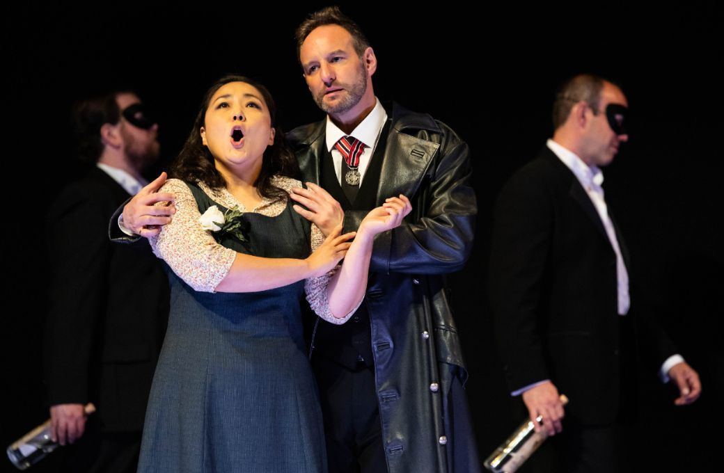 Hye-Youn Lee (Daphne) and Brad Cooper (Apollo) &copy; Sally Jubb