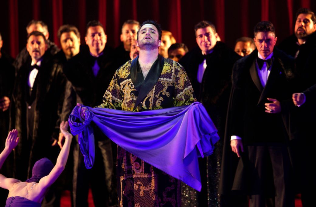 Xabier Anduaga (Duque de Mantua) y Coro Titular del Teatro Real &copy; Javier del Real | Teatro Real