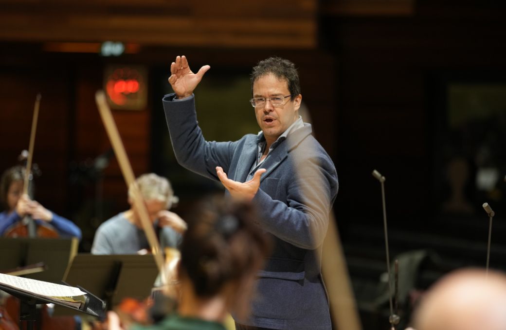 Leonardo García Alarcón en répétition avec l'Orchestre Philharmonique de Radio France &copy; Christophe Abramowitz / Radio France