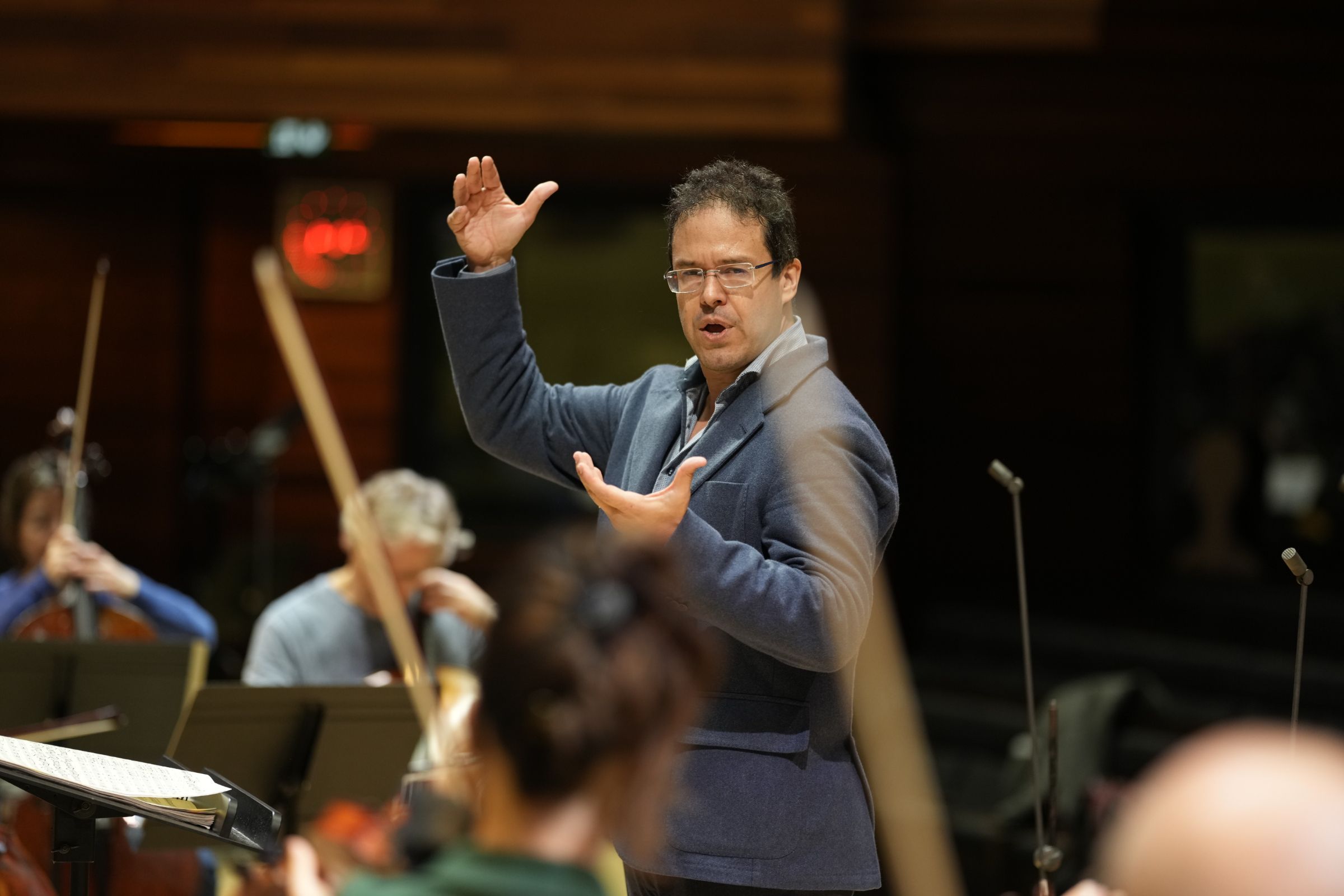 Leonardo García Alarcón en répétition avec l'Orchestre Philharmonique de Radio France © Christophe Abramowitz / Radio France