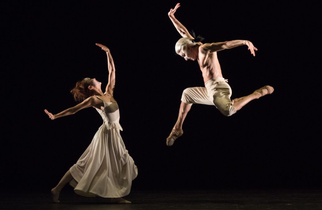Sechs Tänze (Saki Kuwubara et Andrea Sarri) © Ann Ray / Opéra national de Paris