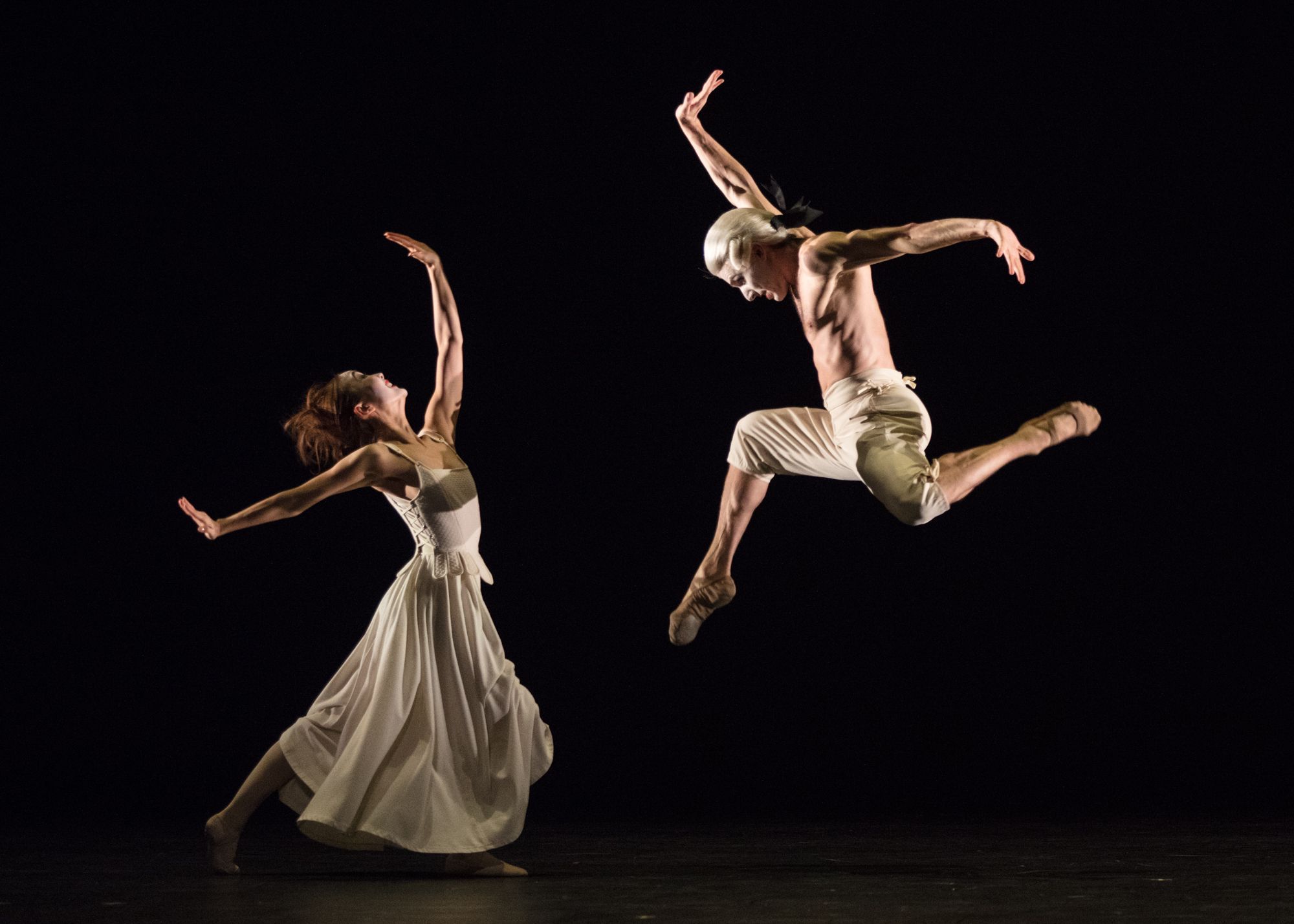 Sechs Tänze (Saki Kuwubara et Andrea Sarri) © Ann Ray / Opéra national de Paris