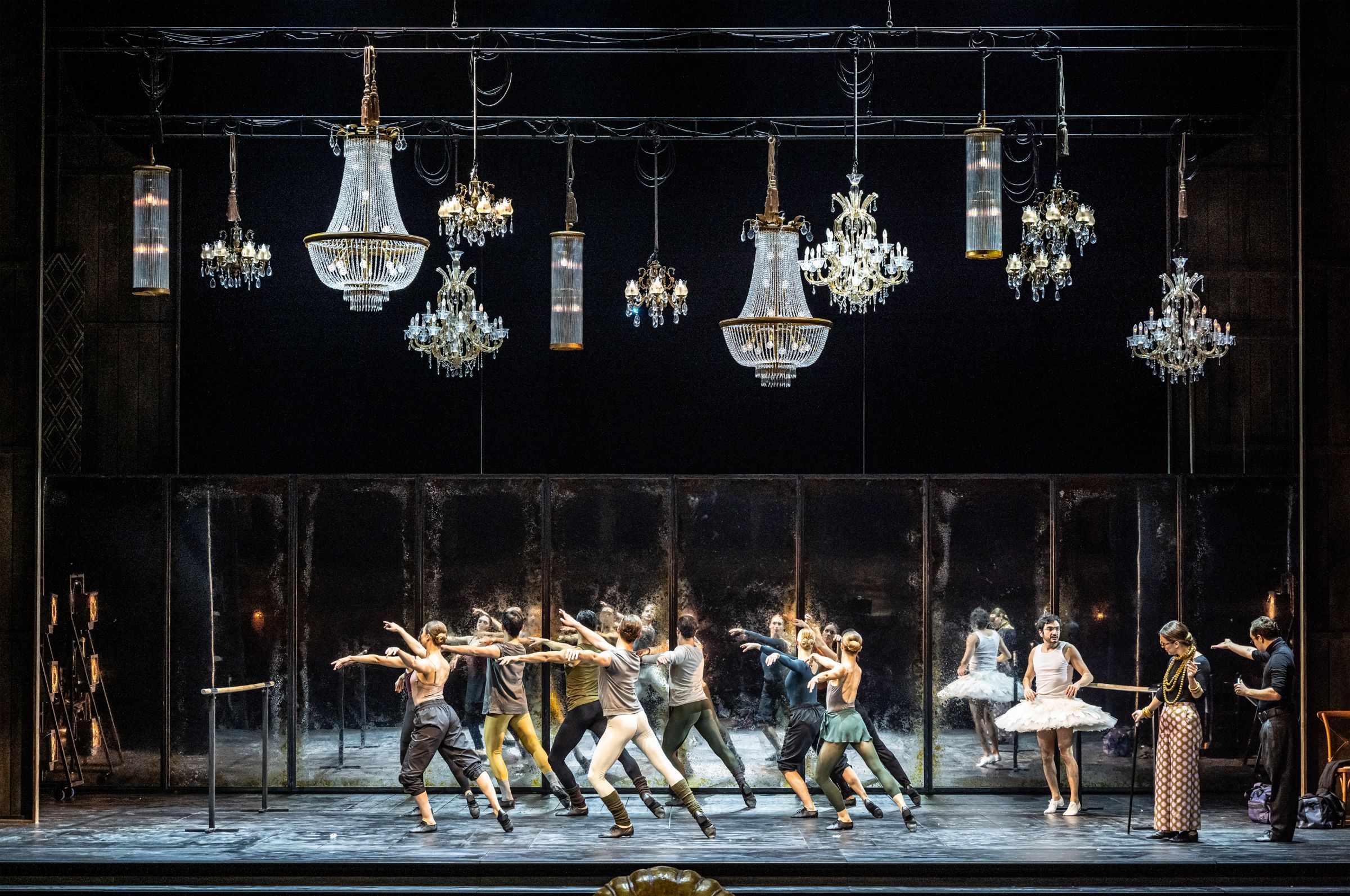 Mathias Vidal (Platée), Mary Bevan (La Folie), Theo Hoffman (Momus) &copy; Toni Suter