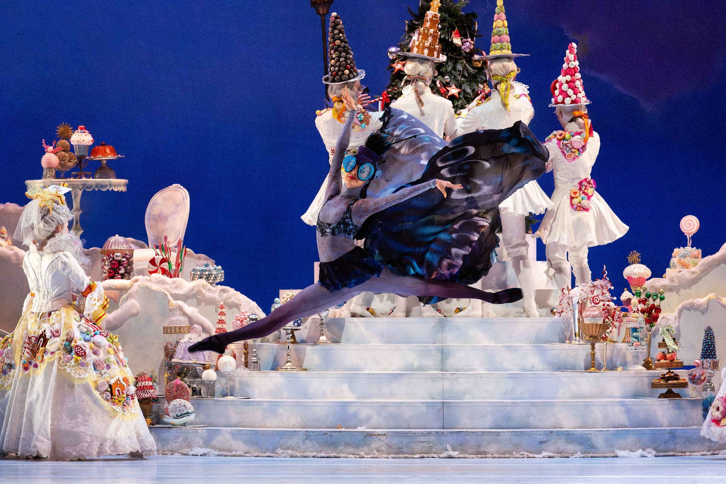 Jindallae Bernard and Artists of Houston Ballet Academy in Stanton Welch's &copy; Lawrence Elizabeth Knox *2023), courtesy of Houston Ballet