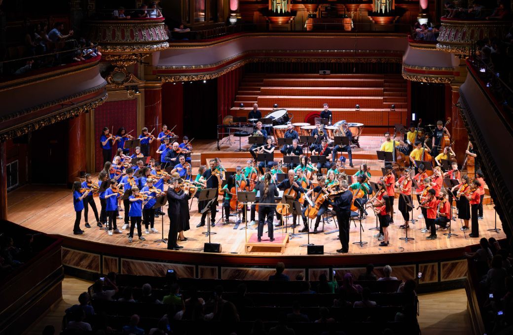 The OSR and Geneva schools orchestra, led by Patiño-Osorio © Alexandre Favez