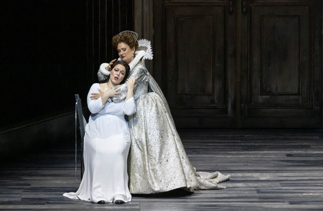 Eleonora Buratto (Maria Stuarda) y Silvia Tro Santaf&eacute; (Elisabetta) &copy; Miguel Lorenzo &amp; Mikel Ponce | Les Arts