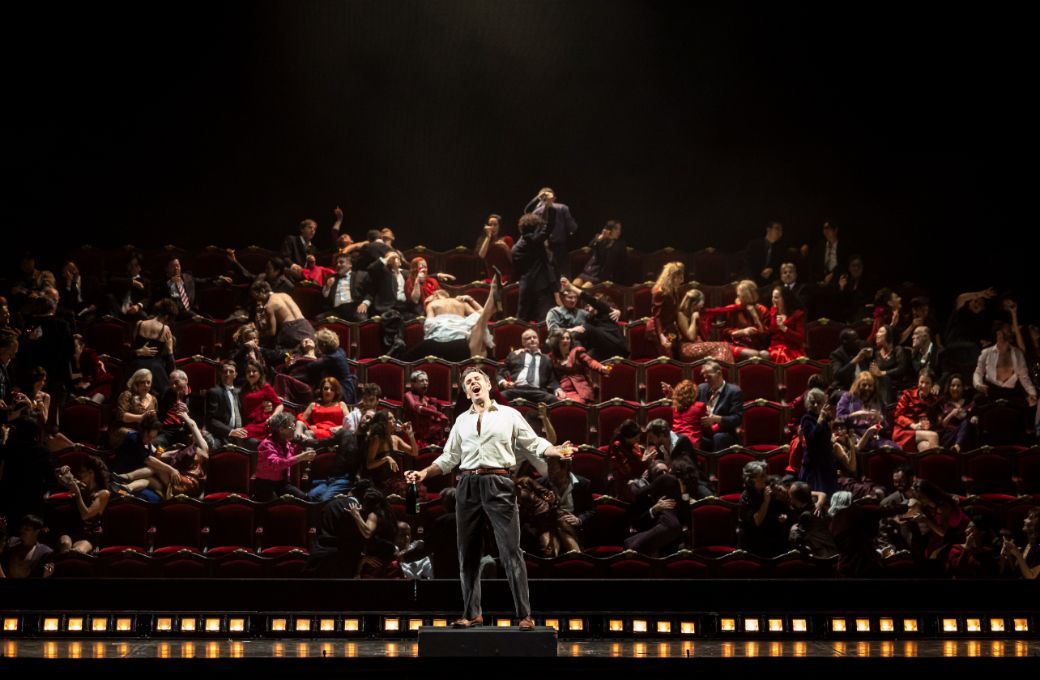 Benjamin Bernheim dans <i>Les Contes d'Hoffmann</i> © Émilie Brouchon / Opéra national de Paris