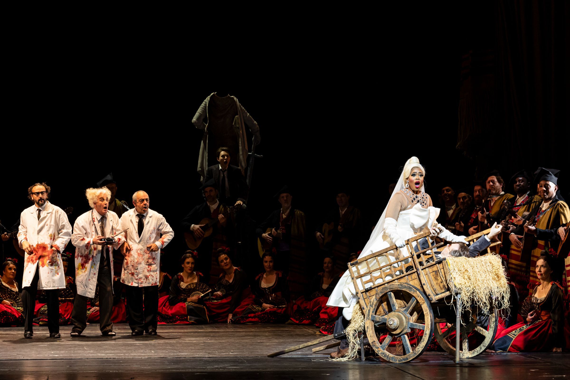 <i>Les Contes d'Hoffmann</i> à l'Opéra de Paris &copy; Émilie Brouchon / Opéra national de Paris