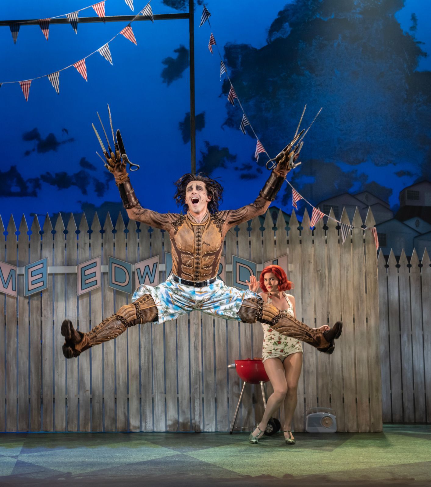 Liam Mowers as Edward Scissorhands and Stephanie Billers as Joyce Munroe in <i>Edward Scissorhands</i> &copy; Johan Persson