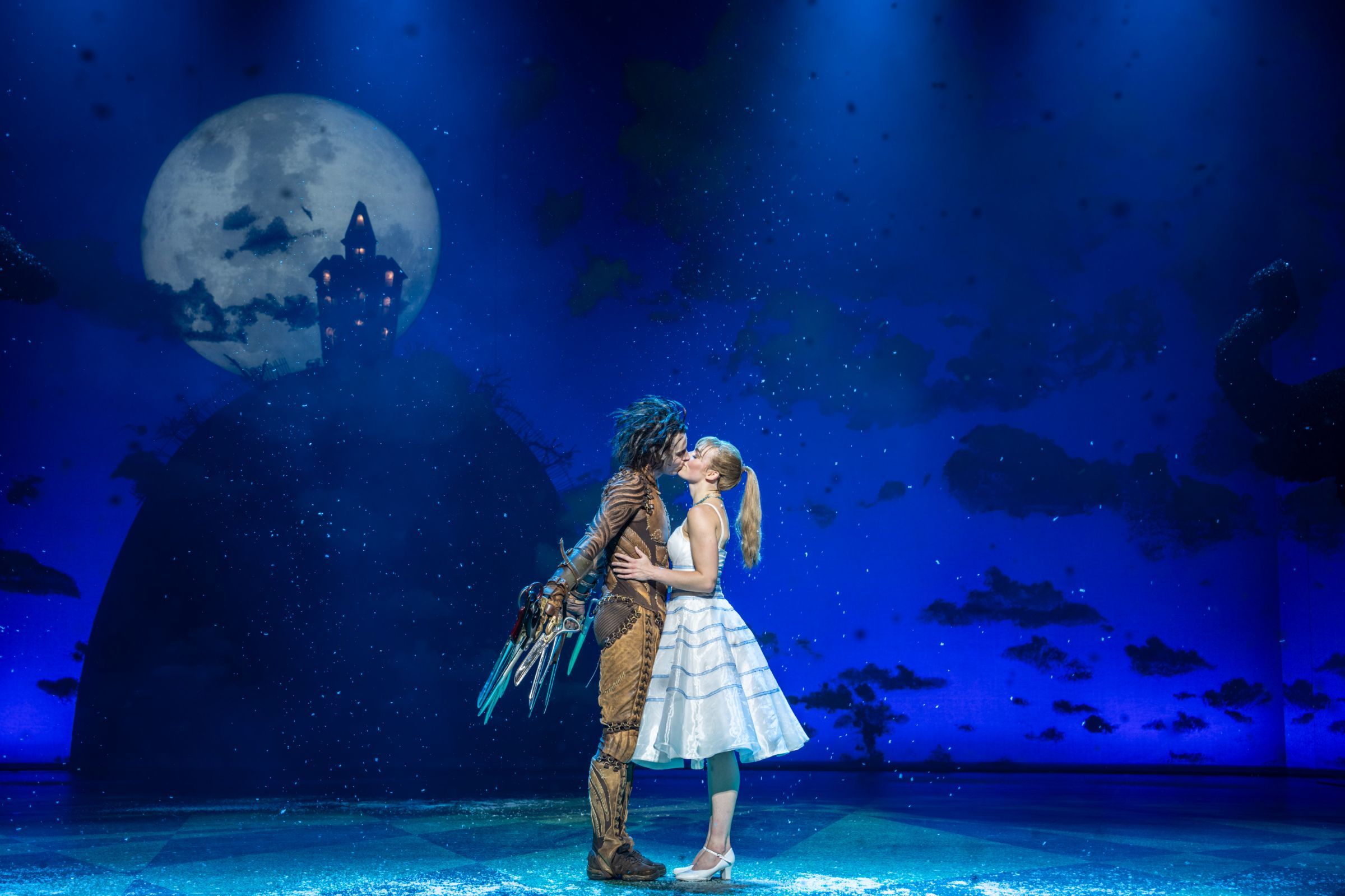 Liam Mower as Edward Scissorhands and Katrina Lyndon as Kim Boggs in <i>Edward Scissorhands</i> &copy; Johan Persson