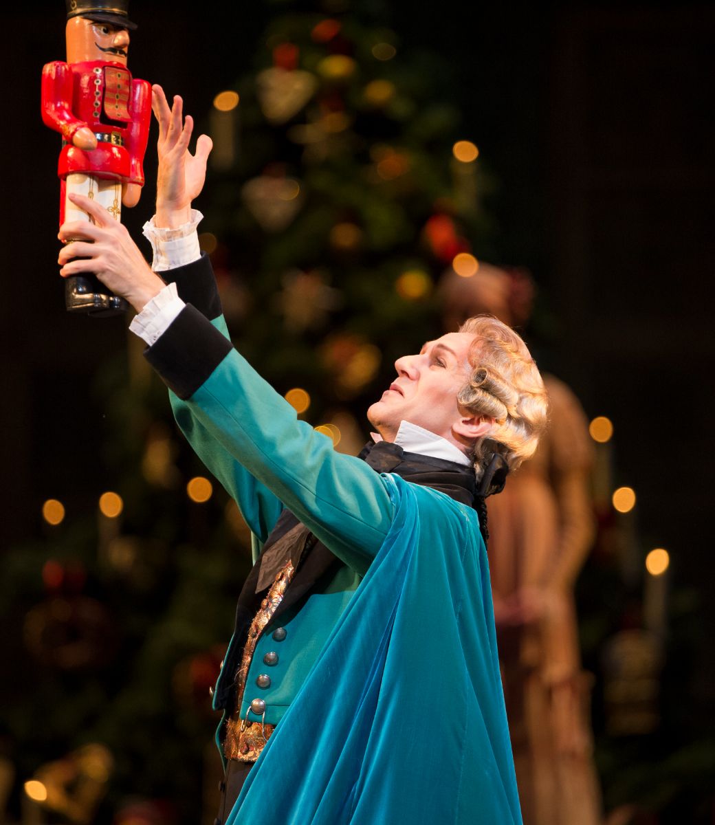 Gary Avis (Drosselmeyer) im <i>Nussknacker</i> des Royal Ballet &copy; Bill Cooper | Royal Opera House