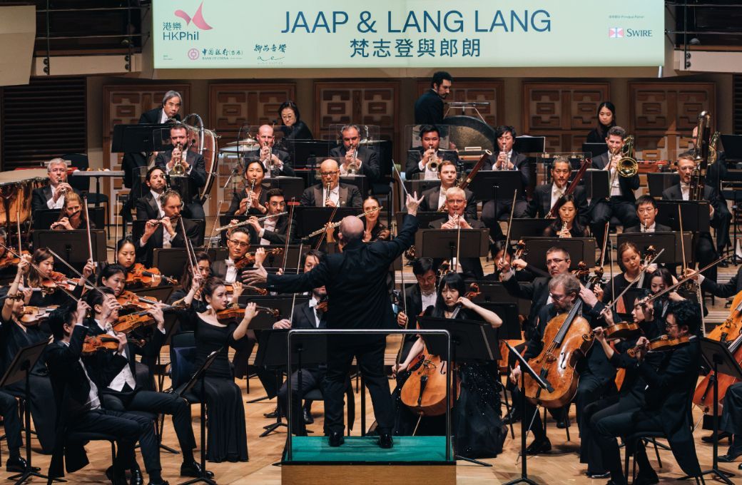 Jaap van Zweden conducts the Hong Kong Philharmonic © Ka Lam | HK Phil