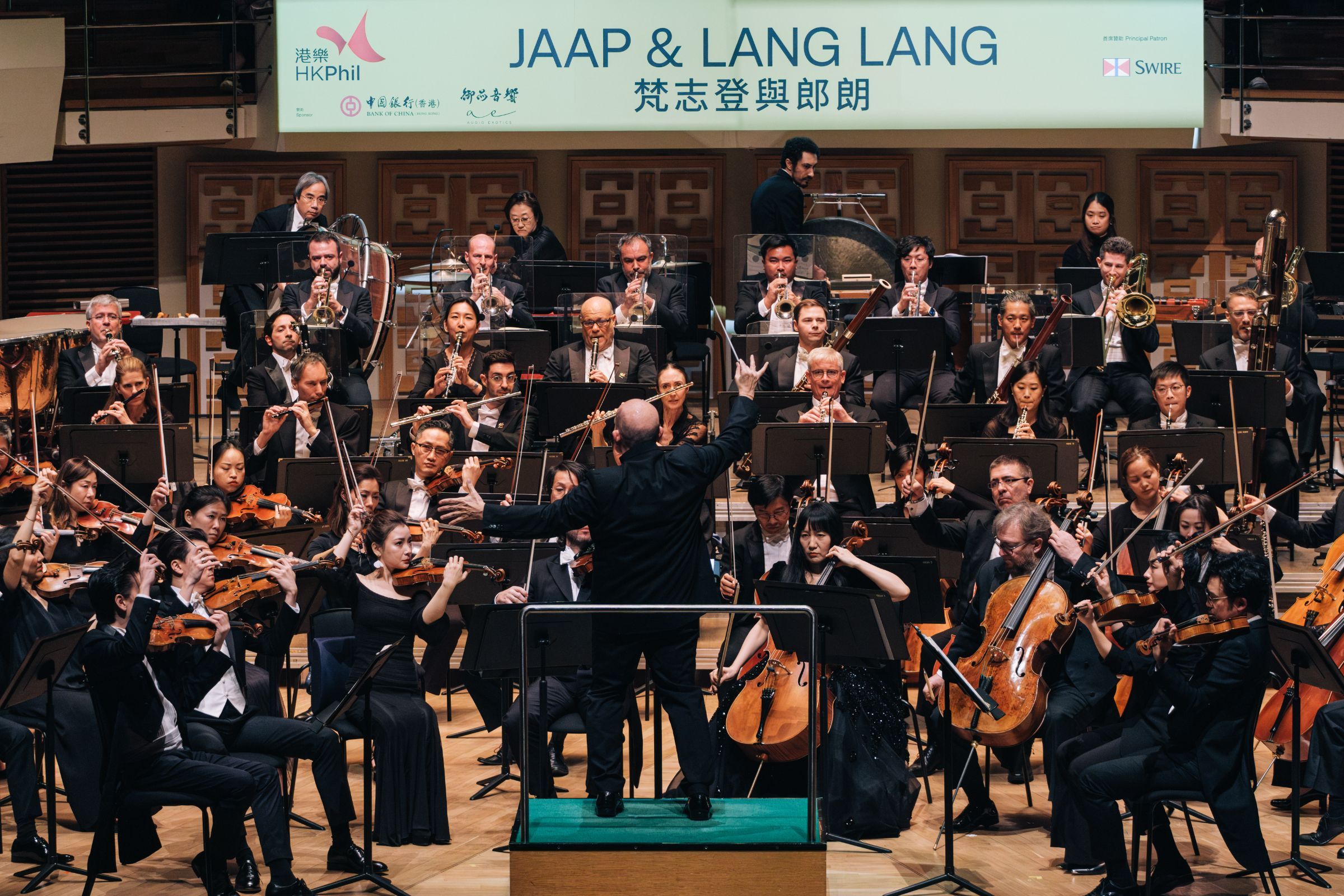 Jaap van Zweden conducts the Hong Kong Philharmonic © Ka Lam | HK Phil