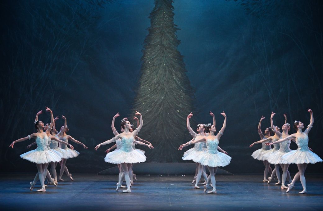 English National Ballet in Wayne Eagling's <i>Nutcracker</i> © Laurent Liotardo