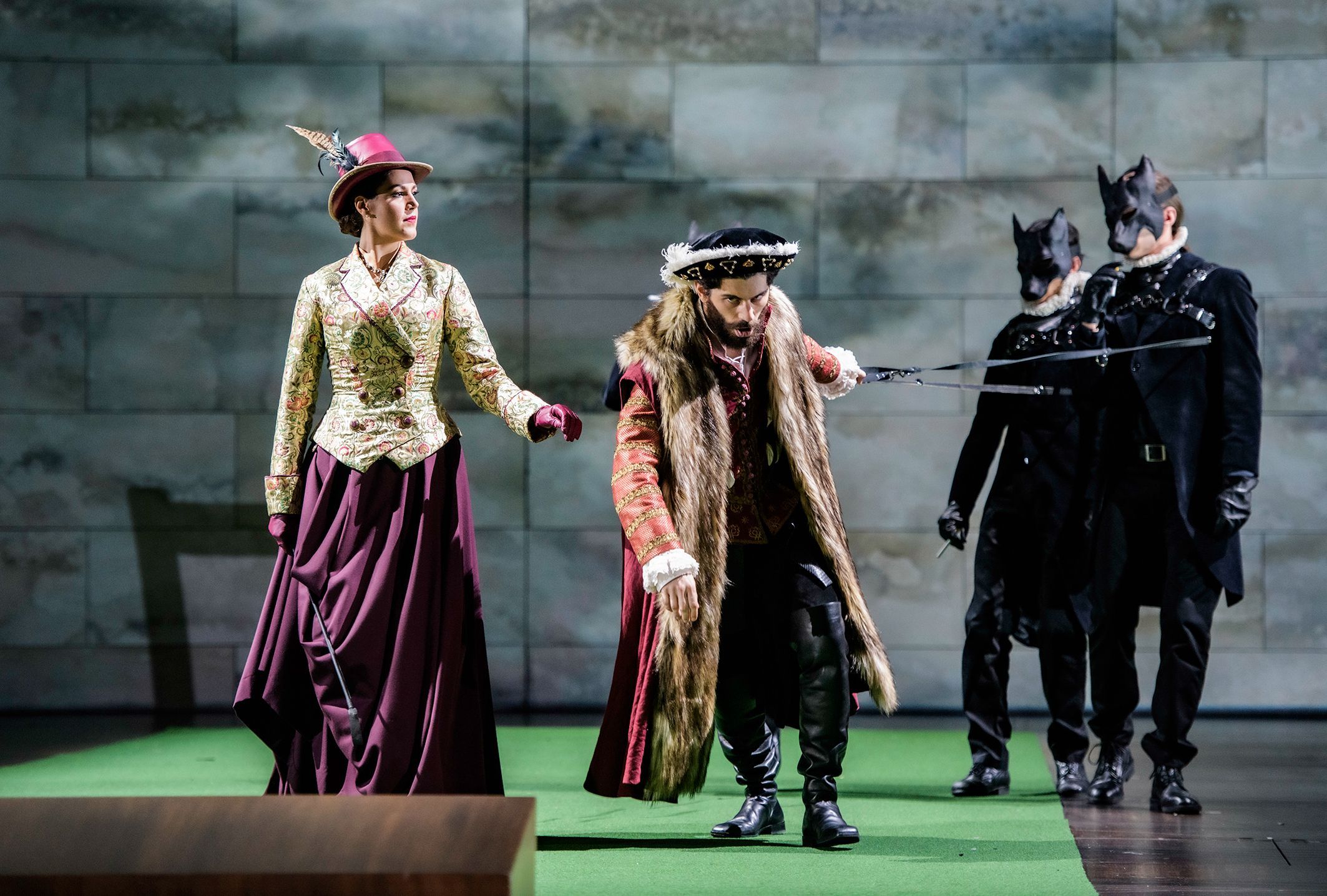 Federica Lombardi (Anna Bolena) and Riccardo Fassi (Enrico VIII) &copy; Bettina Stöß