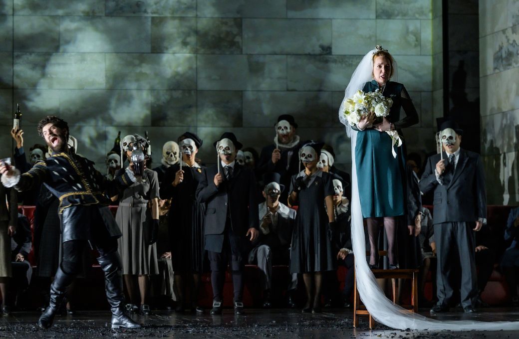 Riccardo Fassi (Enrico VIII) and Vasilisa Berzhanskaya (Giovanna) &copy; Bettina St&ouml;&szlig;