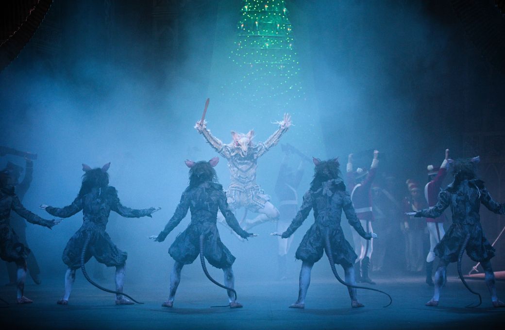 English National Ballet in the transformation scene in Wayne Eagling&rsquo;s <i>Nutcracker</i> &copy; Laurent Liotardo