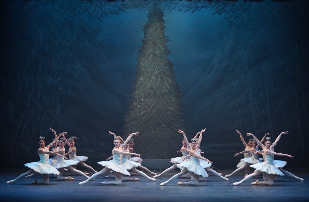 English National Ballet in the Snow Scene in Wayne Eagling&rsquo;s <i>Nutcracker</i> &copy; Laurent Liotardo