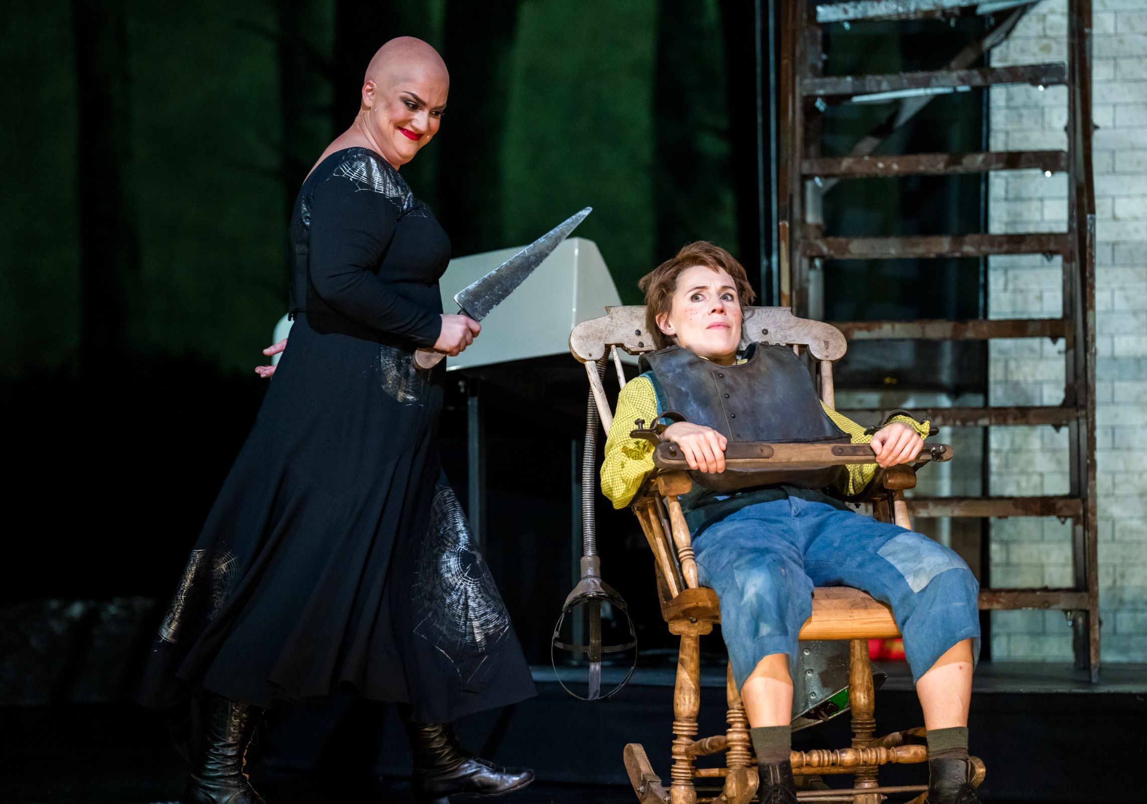 Rosie Aldridge (Witch) and Anna Stéphany (Hansel) &copy; ROH | Tristram Kenton