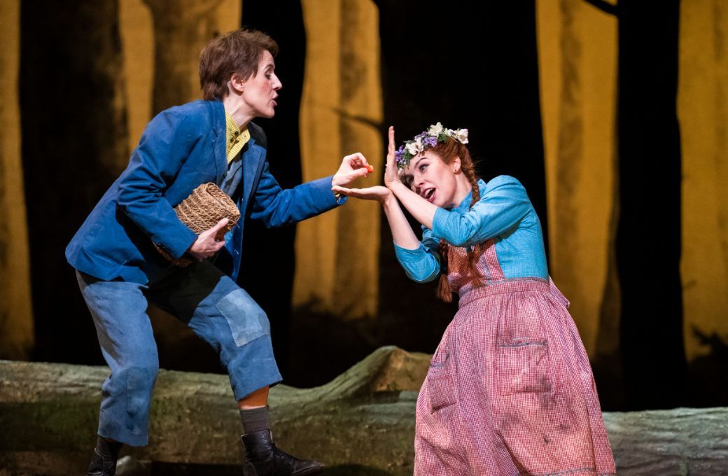 Anna St&eacute;phany (Hansel) and Anna Devin (Gretel) &copy; ROH | Tristram Kenton