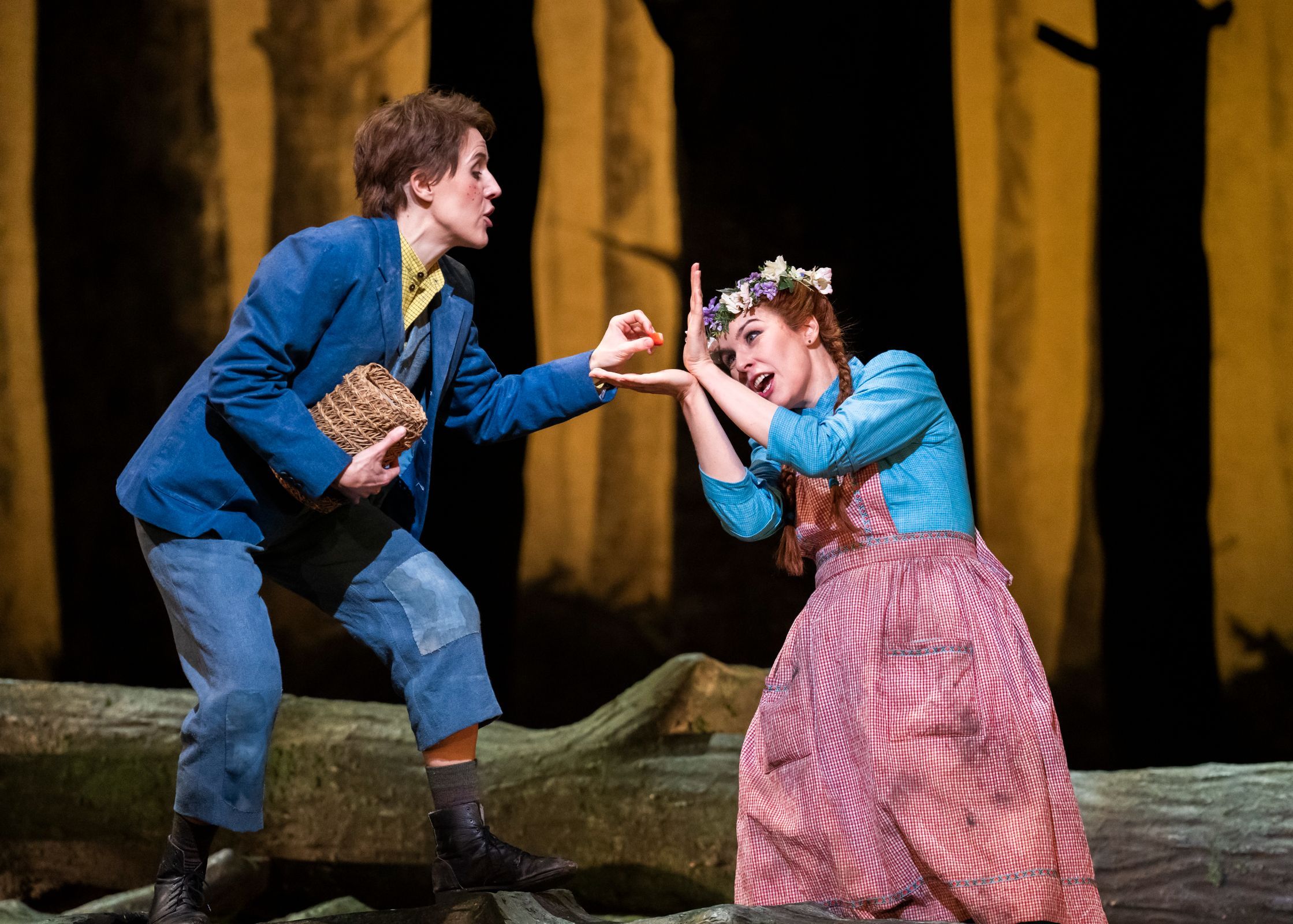 Anna Stéphany (Hansel) and Anna Devin (Gretel) &copy; ROH | Tristram Kenton