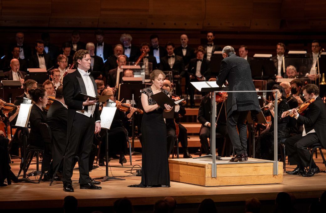 Gordon Bintner and Julie Boulianne with the Orchestre symphonique de Montr&eacute;al &copy; Antoine Saito