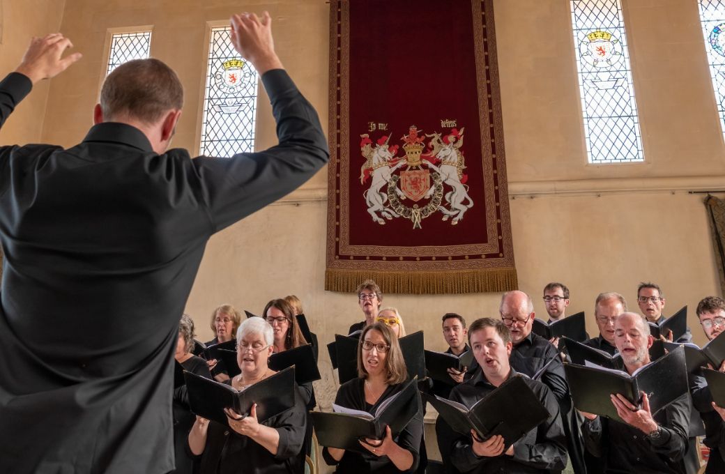 The SCO Chorus and Gregory Batsleer © Christopher Bowen (2022)