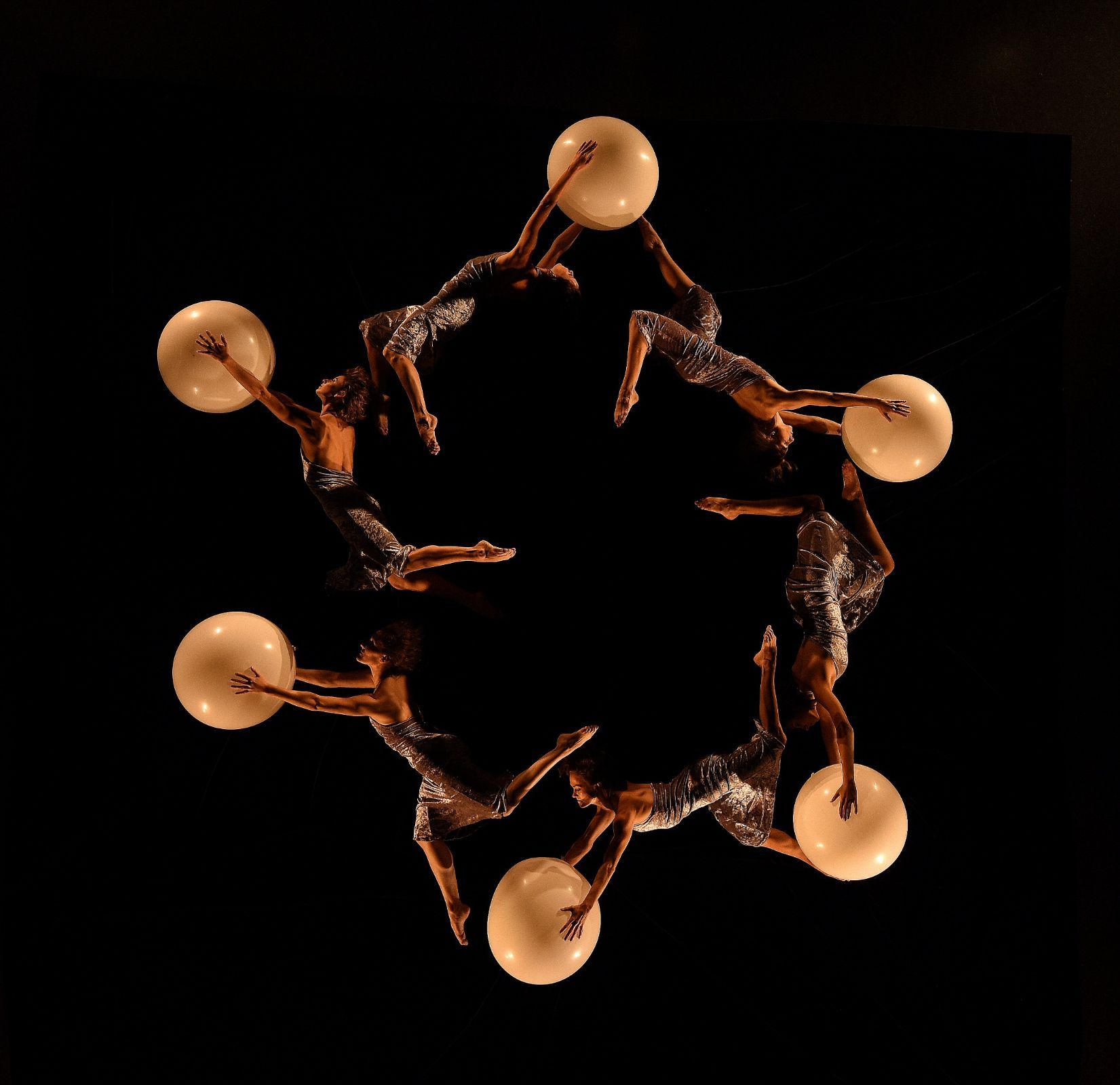 Dancers from MOMIX in the Joyce Theater Holiday Season &copy; Moses Pendleton