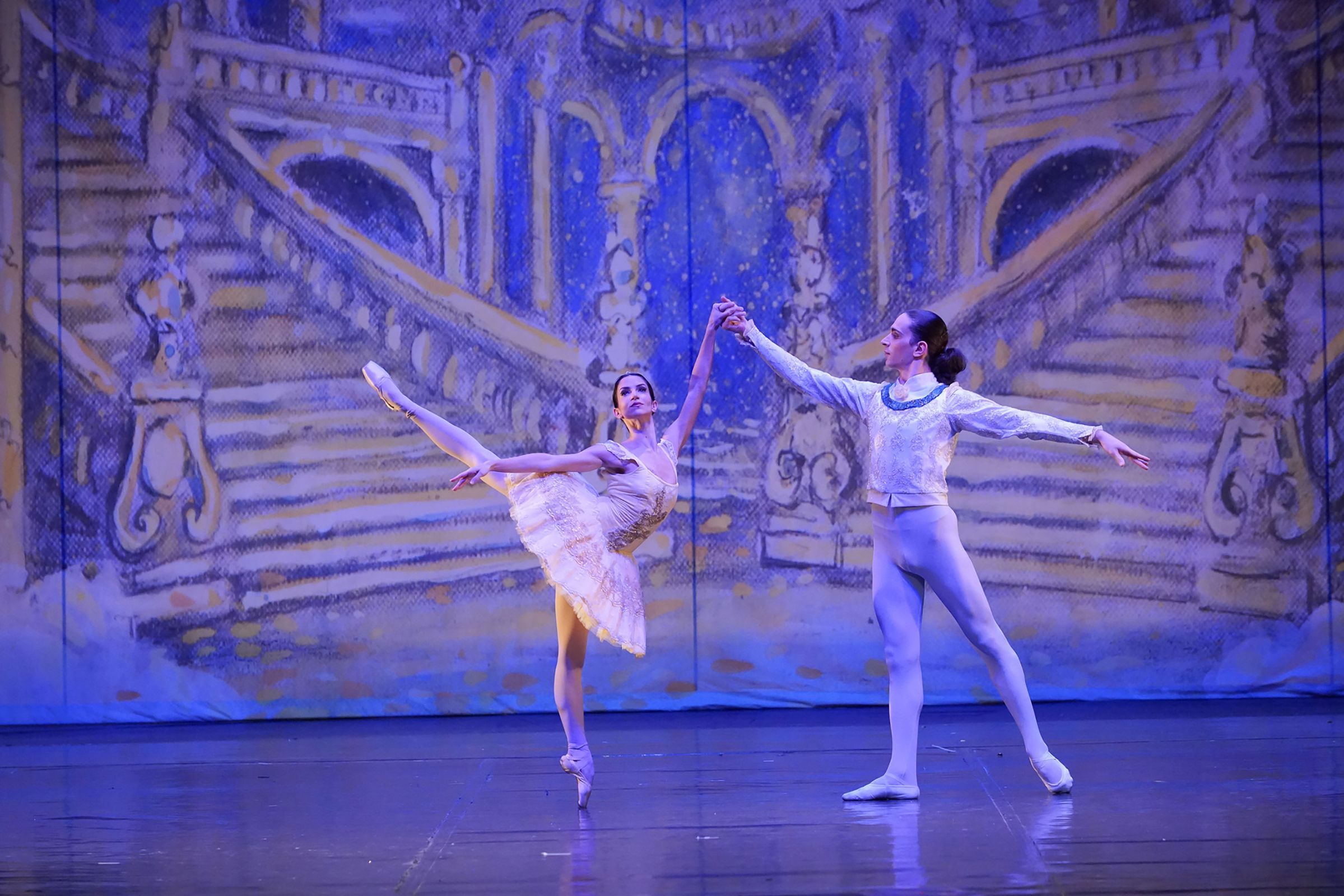 Analiya Dimitrova as the Sugar Plum Fairy and Fiordi Lloha as the Prince in <i>The Nutcracker</i> © Ballet of the State Opera Stara Zagora Bulgary