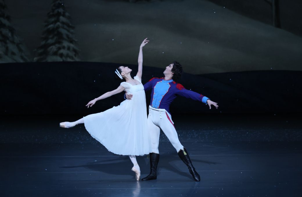 Ayako Ono as Clara and Yudai Fukuoka as Nutcracker in Eagling's <i>The Nutcracker and the Mouse King</i> © Kiyonori Hasegawa