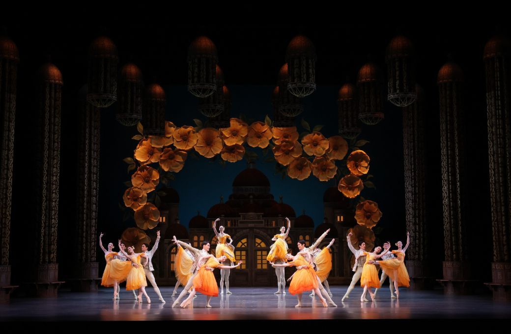 National Ballet of Japan in the Waltz of the Flowers in <i>The Nutcracker and the Mouse King</i> © Kiyonori Hasegawa