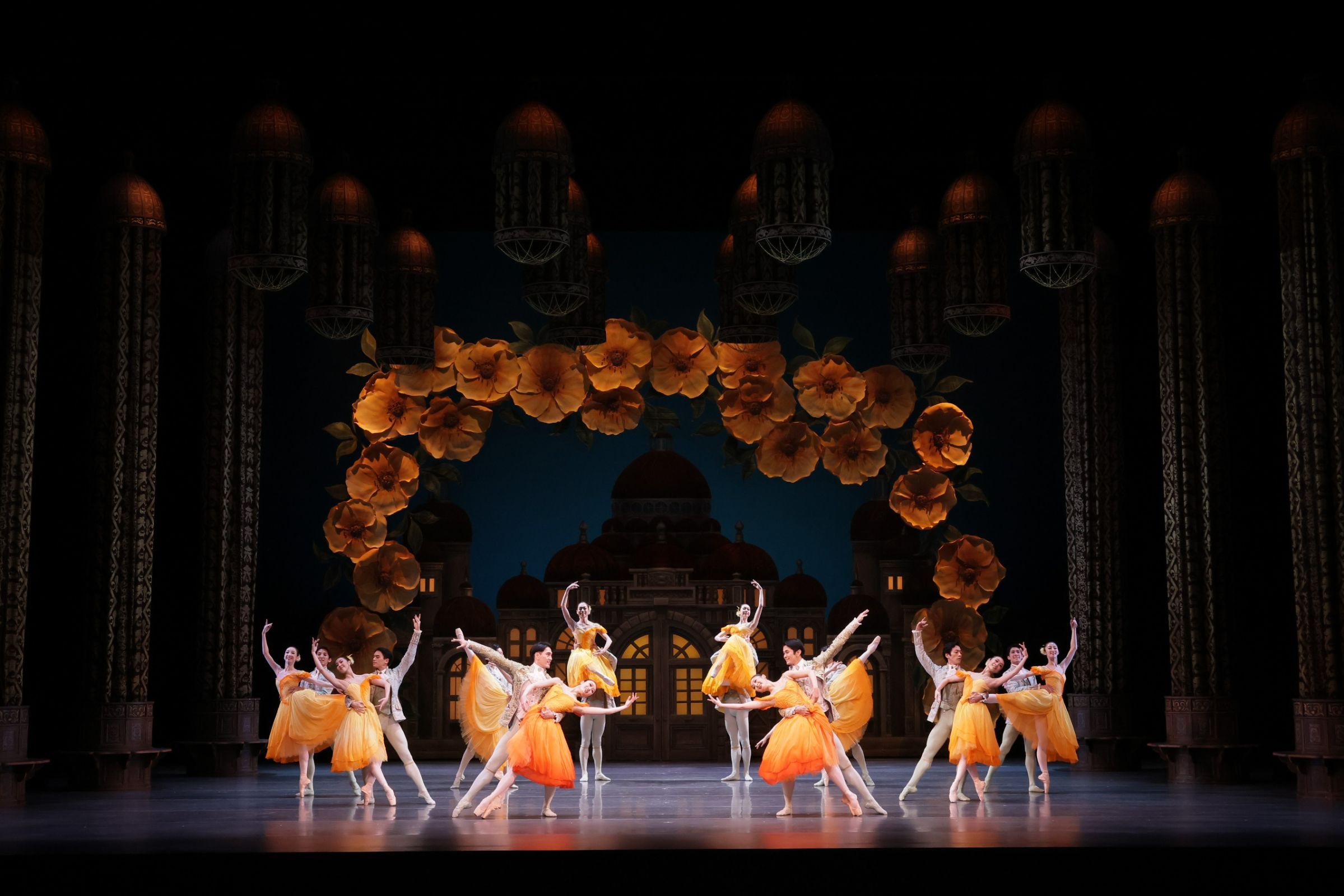 National Ballet of Japan in the Waltz of the Flowers in <i>The Nutcracker and the Mouse King</i> © Kiyonori Hasegawa