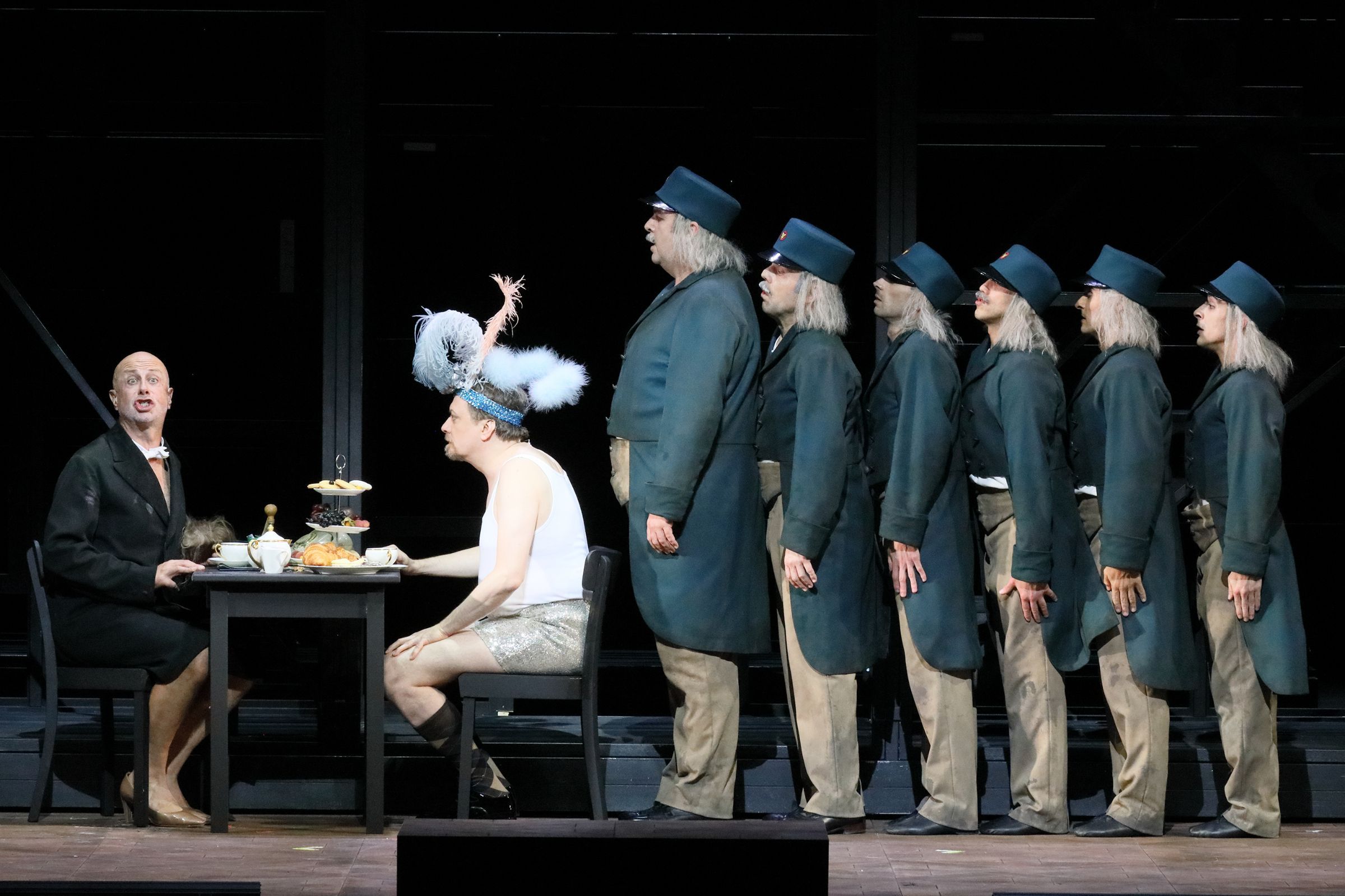 Martin Winkler (Frank), Georg Nigl (Eisenstein), Max Pollak (Frosch) and ensemble &copy; Wilfried Hösl