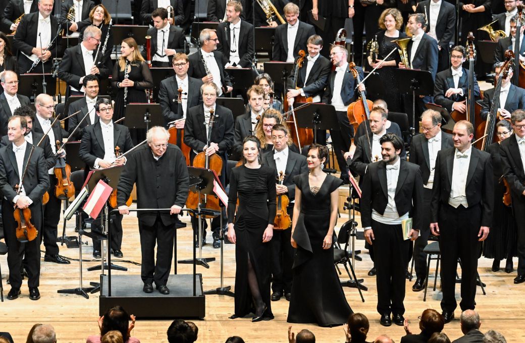 Philippe Herreweghe mit Solisten, Chor und Orchester © Tobias Hase