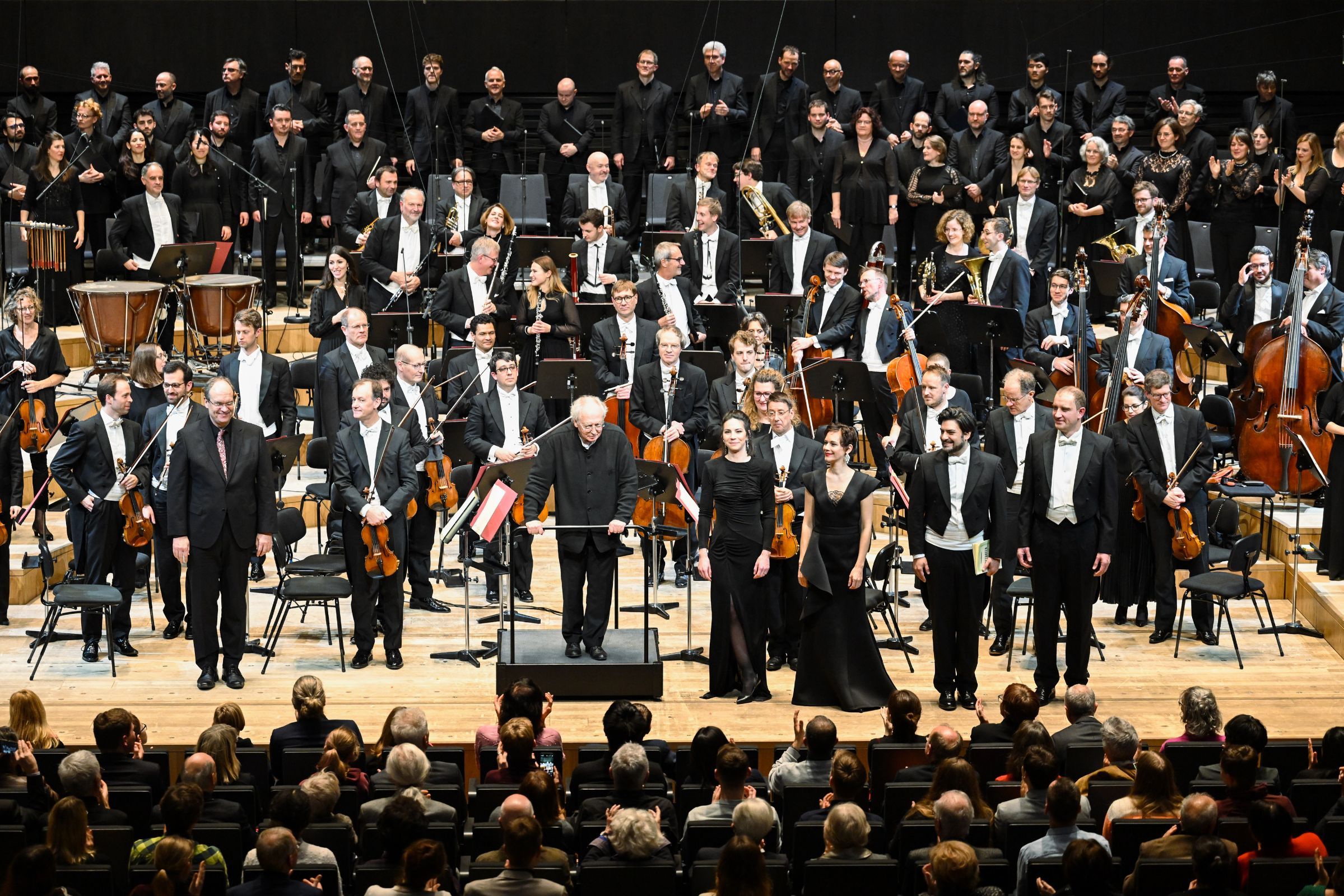 Philippe Herreweghe mit Solisten, Chor und Orchester © Tobias Hase
