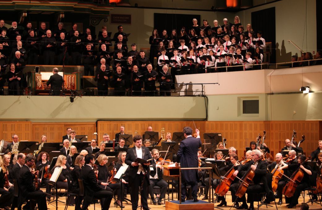 Jean-Luc Tingaud conducts the Cór na nÓg, Cór Linn and the National Symphony Orchestra and Chorus, © Aisling McCarthy