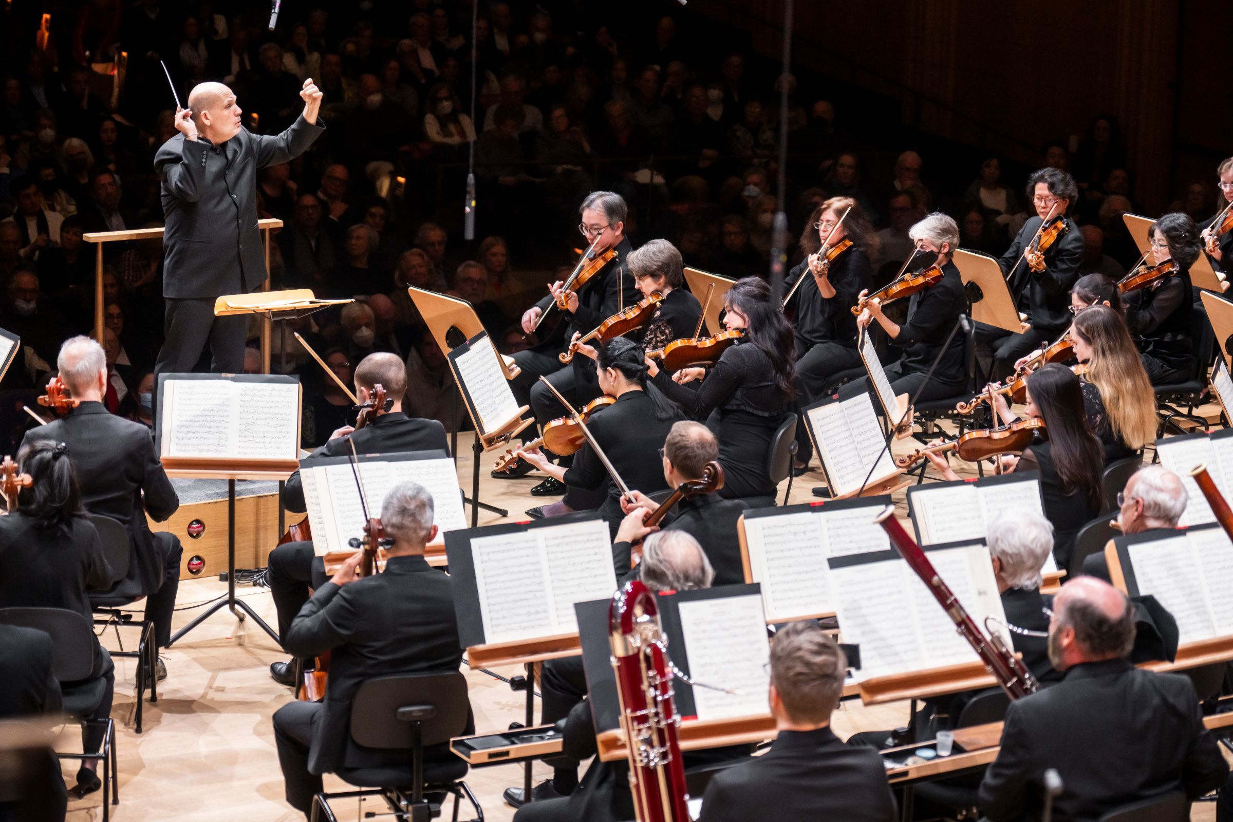 Jaap van Zweden conducts the New York Philharmonic &copy; Chris Lee