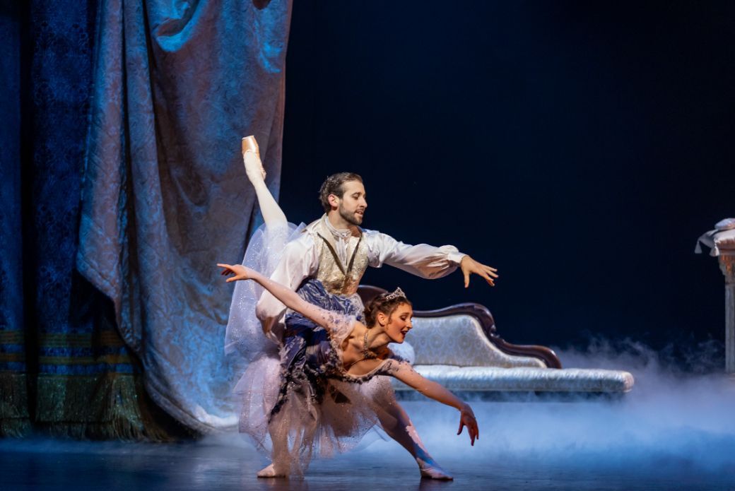 Bruno Micchiardi as Cinders and Jessica Fyfe as Princess Louise in <i>Cinders!</i> &copy; Andy Ross