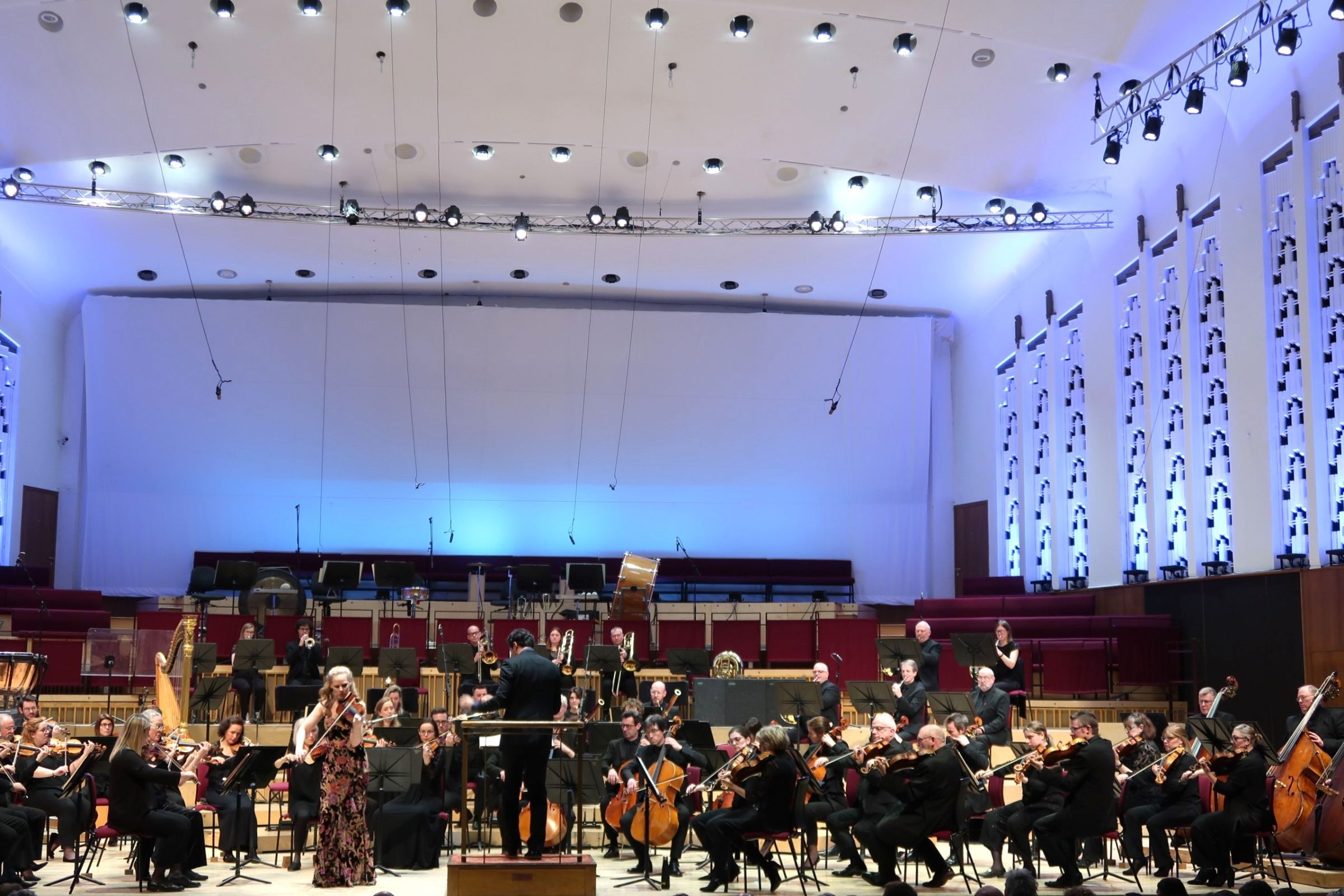 Simone Lamsma, Domingo Hindoyan and the RLPO &copy; Royal Liverpool Philharmonic Orchestra