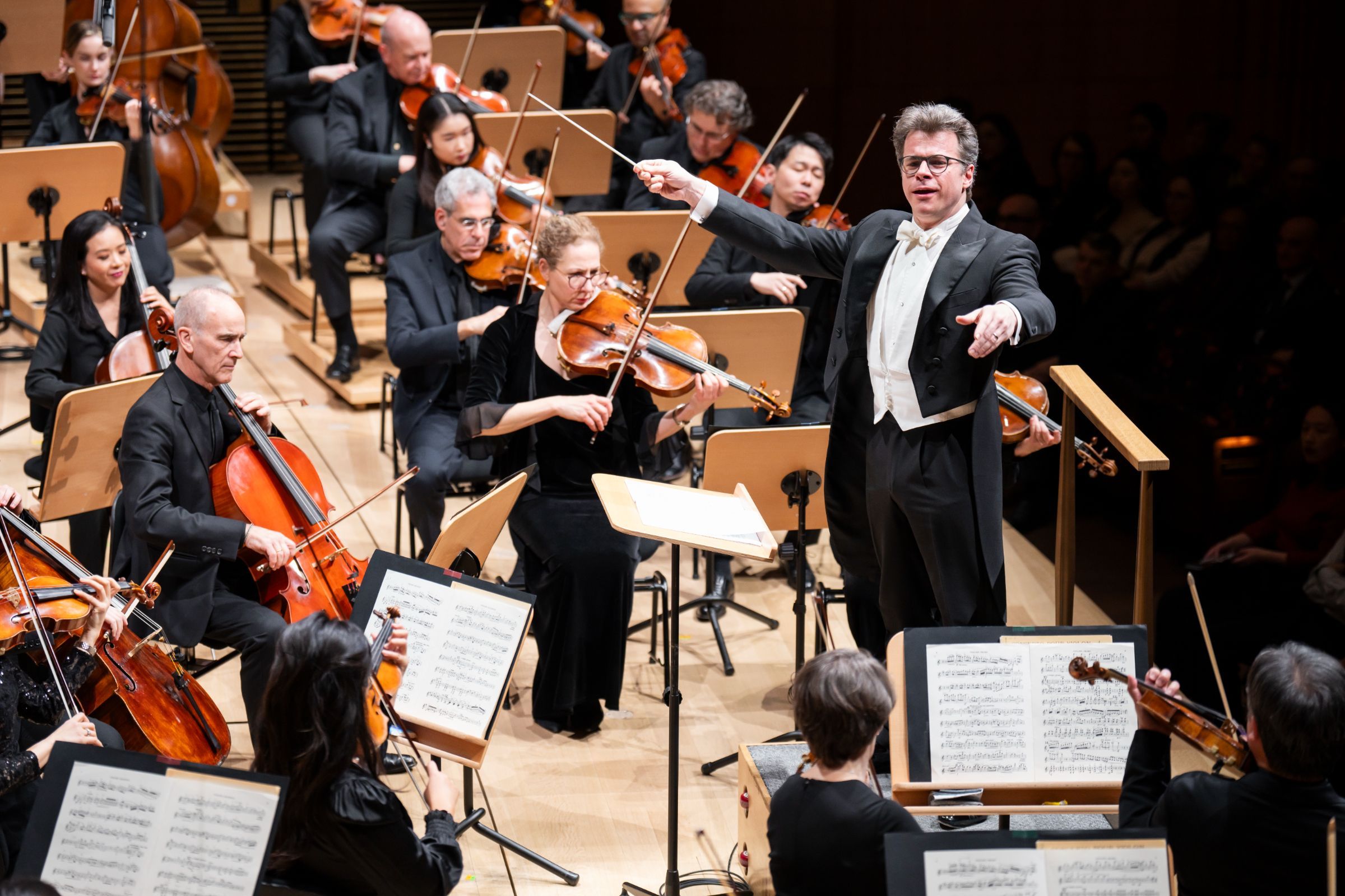 Jakub Hrůša conducts the New York Philharmonic &copy; Chris Lee