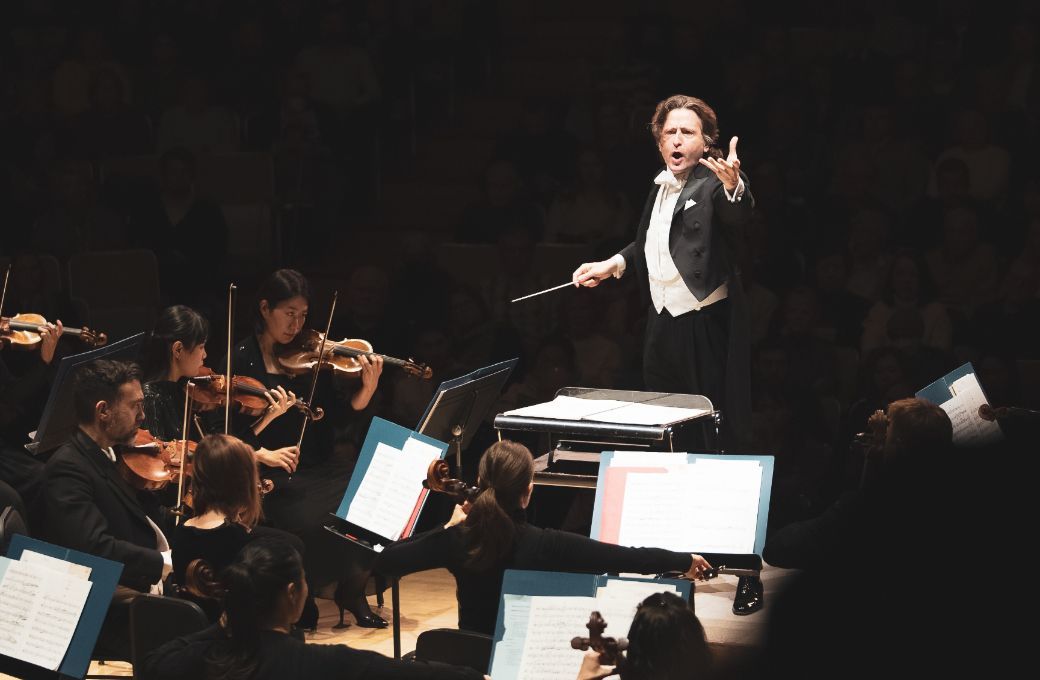 Gustavo Gimeno conducts the Toronto Symphony Orchestra &copy; Allan Cabral