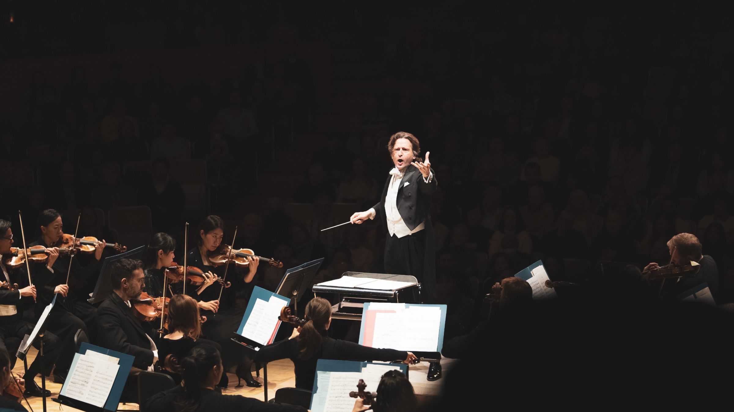 Gustavo Gimeno conducts the Toronto Symphony Orchestra &copy; Allan Cabral