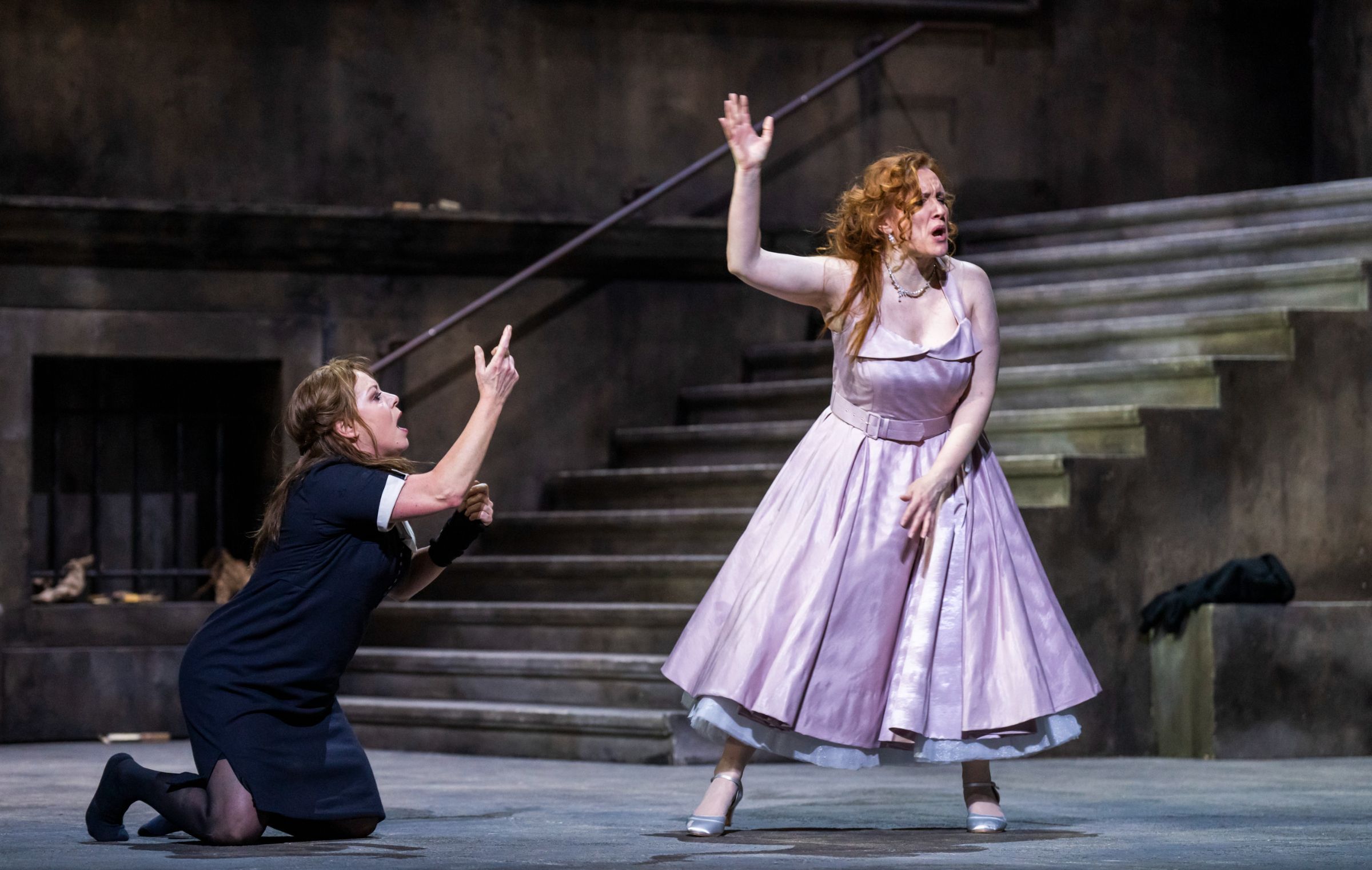 Nina Stemme (Elektra), Sara Jakubiak (Chrysothemis) &copy; ROH | Tristram Kenton