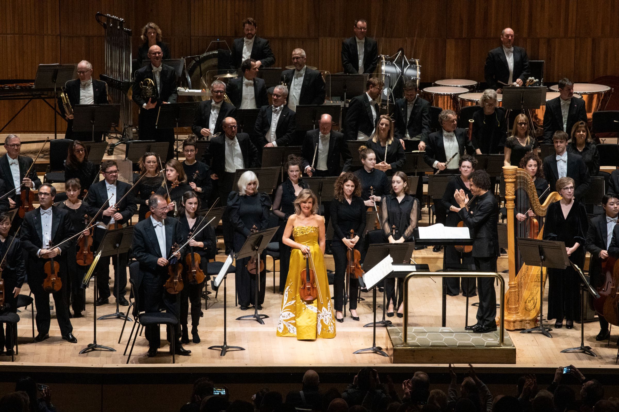 Anne-Sophie Mutter, Jonathon Heyward and the London Philharmonic Orchestra &copy; London Philharmonic Orchestra