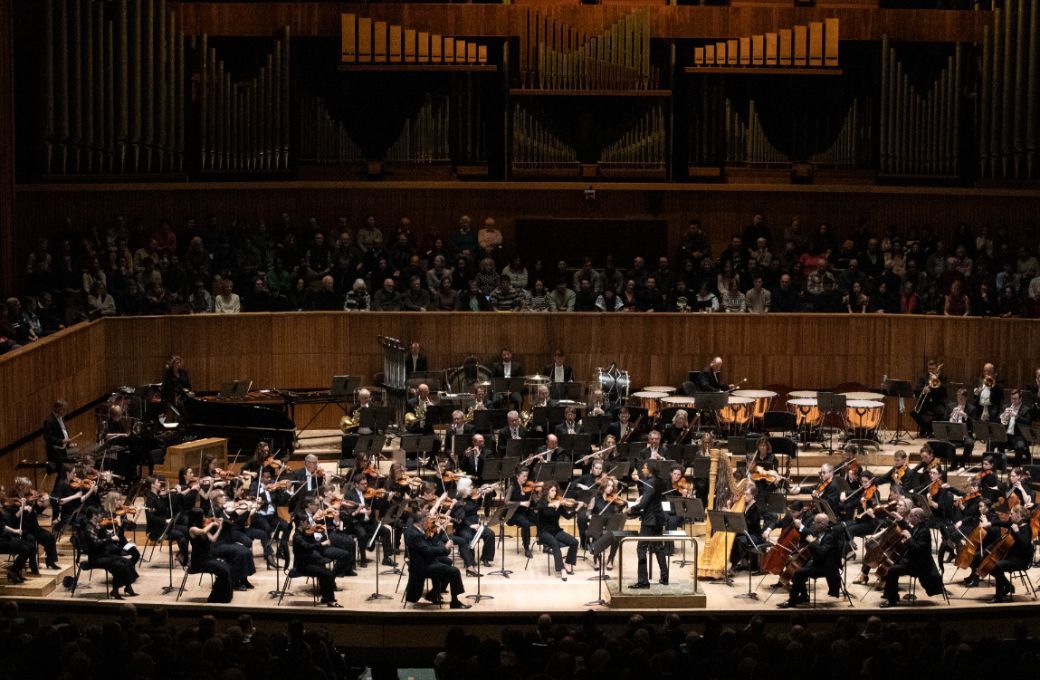 Jonathon Heyward conducts the London Philharmonic Orchestra &copy; London Philharmonic Orchestra